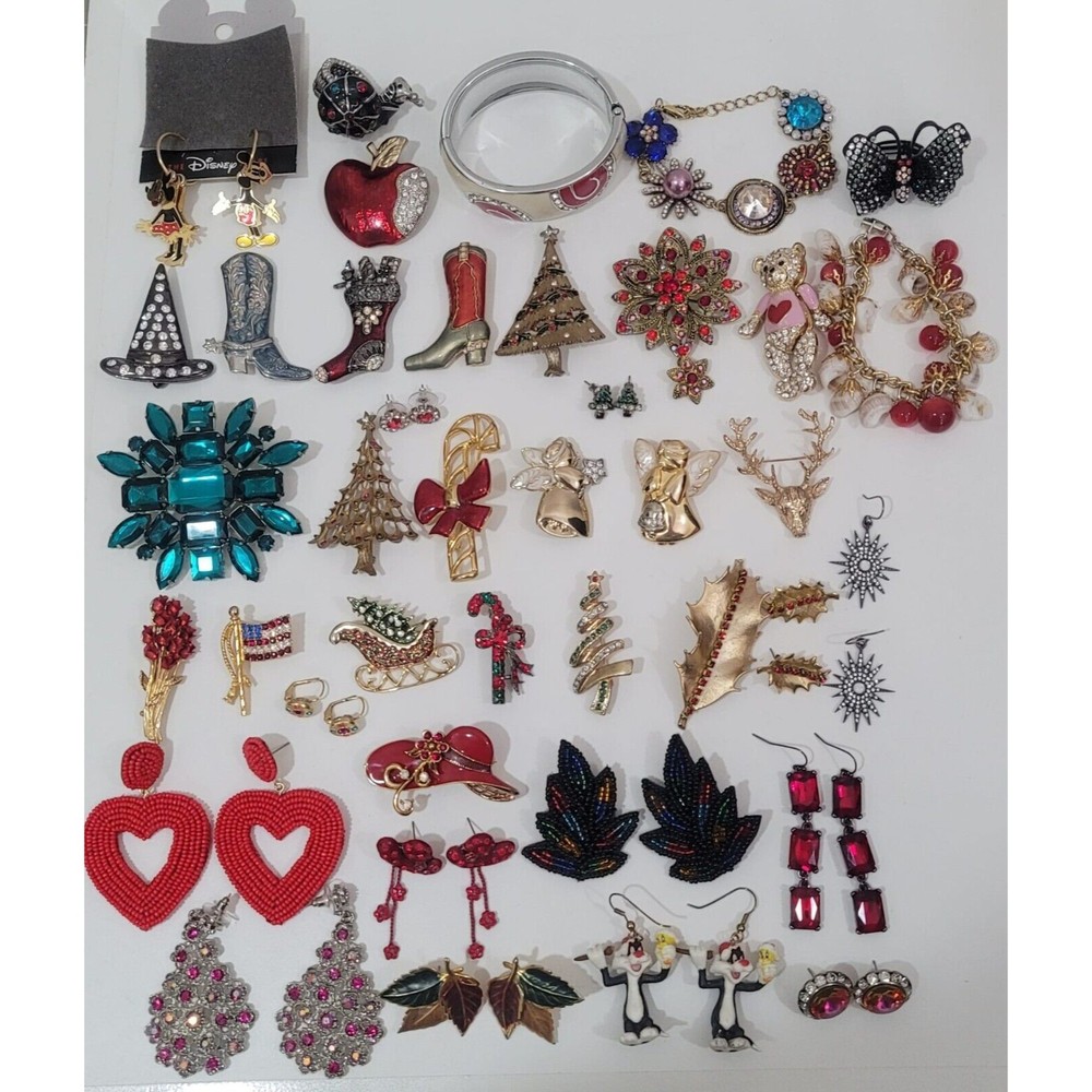 Lot Christmas of Jewelry 40 pc Bracelet Brooch Ring Earrings